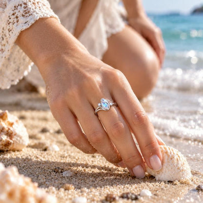 Avera Paris™ Moonstone Ring