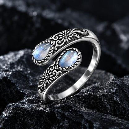 Avera Paris™ Moonstone Thumb Ring